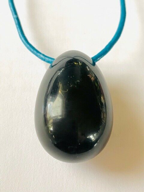 Chakra Edelsteineier aus Rosenquarz oder Onyx mit farblichen Lederbändern