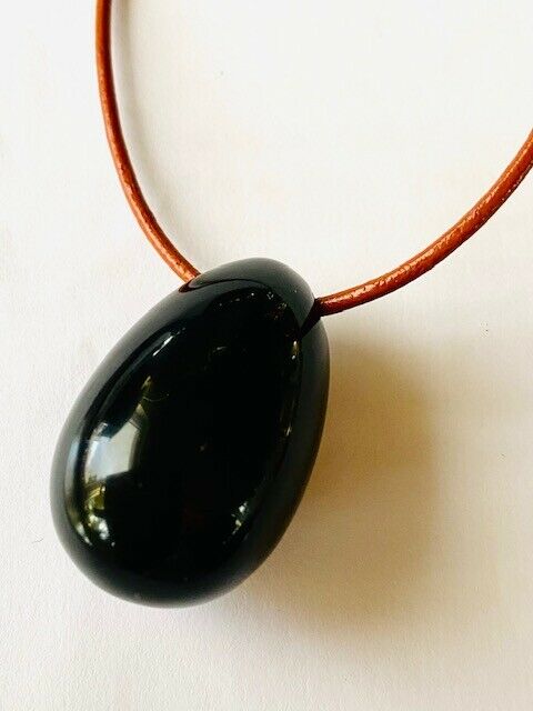 Chakra Edelsteineier aus Rosenquarz oder Onyx mit farblichen Lederbändern